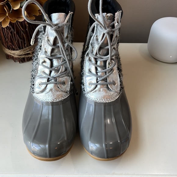 Sam Edelman Caldwell Waterproof Rain
Snow Duck Boots Silver Gray Tweed size 8 - Picture 4 of 13